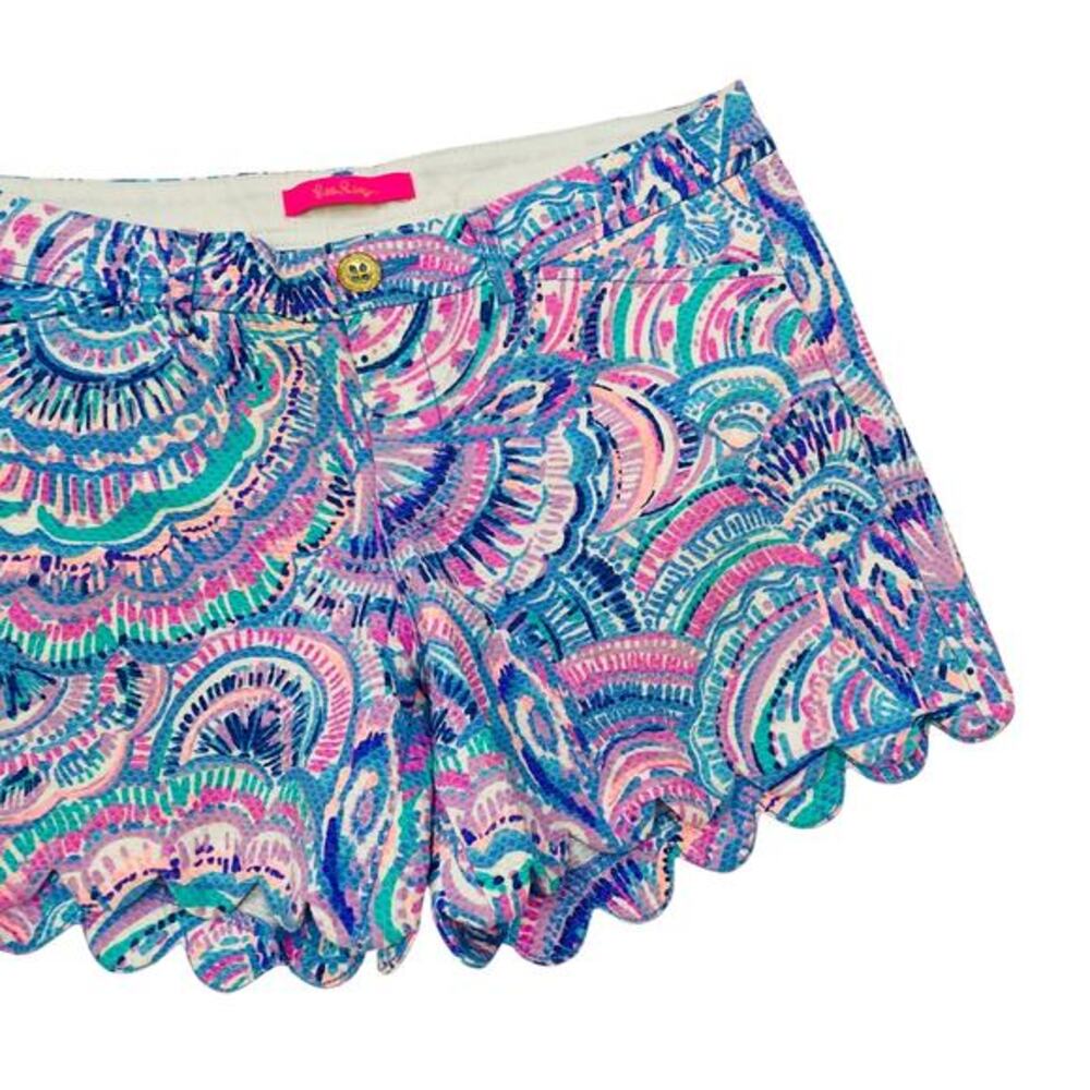 Lilly‎ Pulitzer blue paisley scallop edge shorts